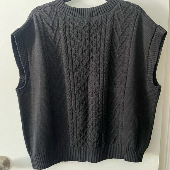 NWT Ricki's Black Cable Knit V-Neck Sweater Vest - Picture 3 of 3